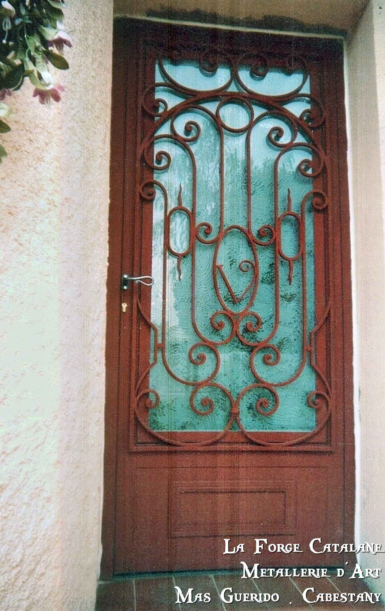 porte metal avec volutes verre forge catalane.jpg